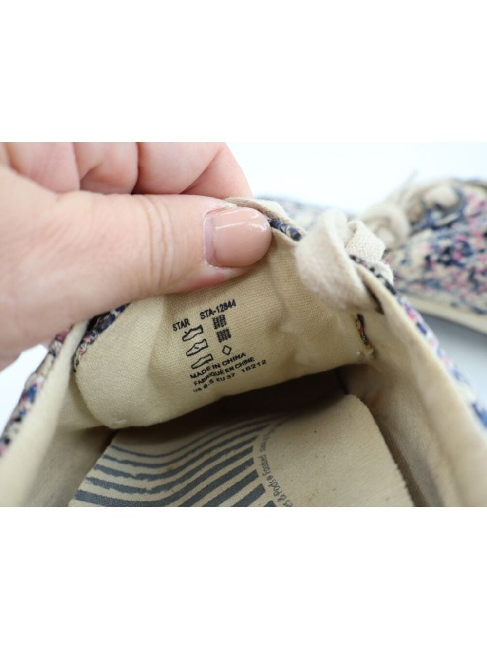 Taos Women's Star Sneaker Size 6.5 Floral Canvas Lace Up Walking Shoe - Picture 13 of 14